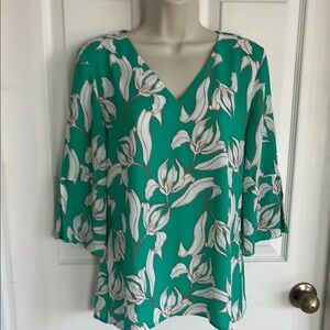 41 Hawthorn Boxy Green Blouse with Relaxed Sleeves